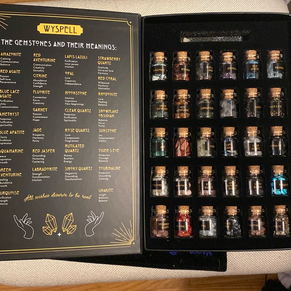 30 piece natural gemstone kit